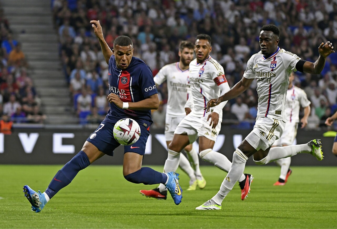 PSG y Lyon se enfrentan en una final