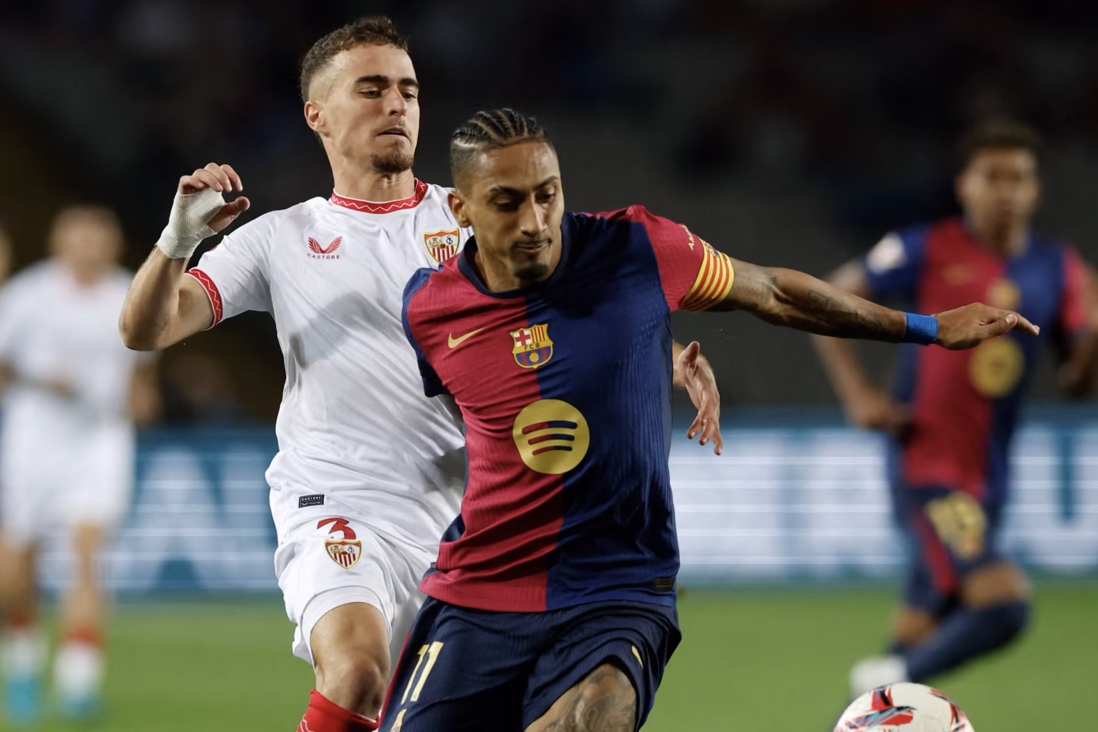 Sevilla y Barcelona se enfrentan en un duelo clave por La Liga