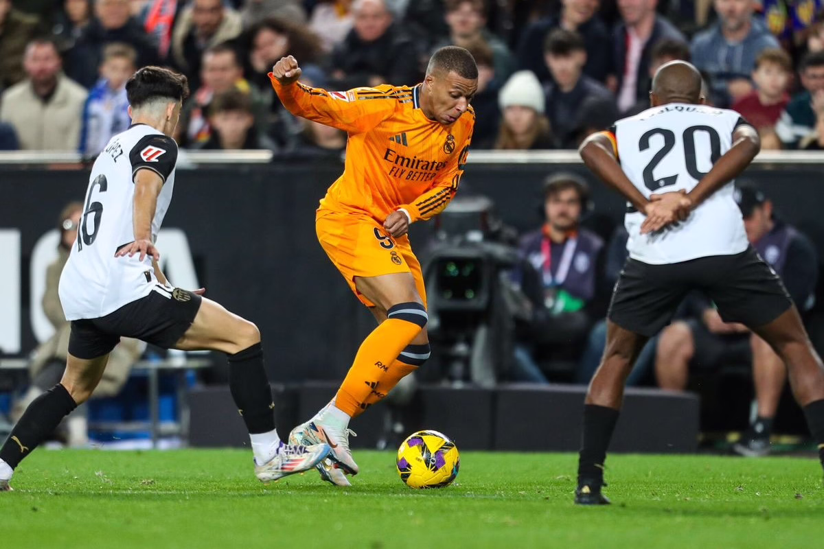 Real Madrid busca seguir en la pelea por LaLiga ante Valencia que lucha por la permanencia